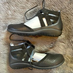 New NAOT Kata Black Velvet Crackle Raven Leather Gladiator Sandals 38 7 7.5